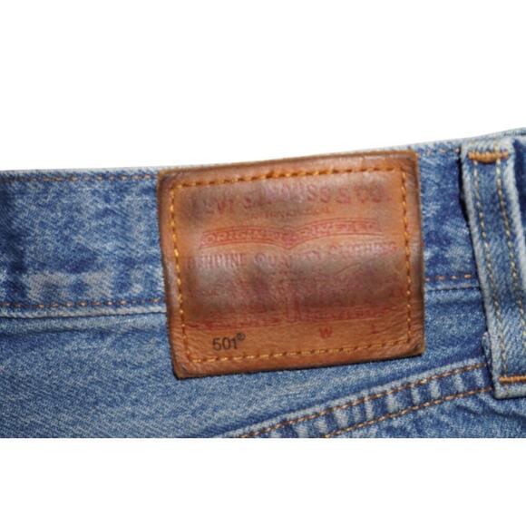 Levi's 501 Premium Light Wash Distressed Shorts – Size 26 - Picture 8 of 8